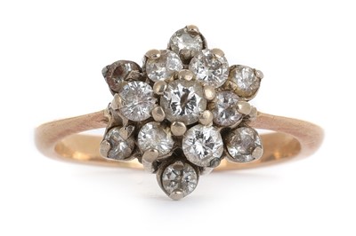 Lot 494 - DIAMOND CLUSTER RING