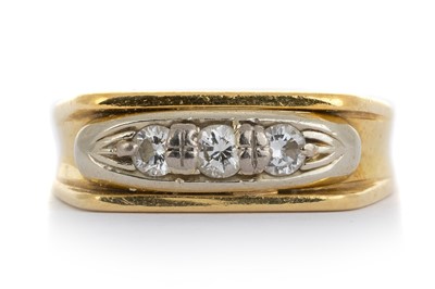 Lot 500 - DIAMOND THREE STONE RING