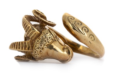 Lot 512 - GOLD RAMS HEAD RING