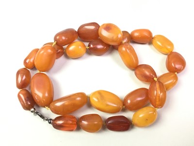 Lot 482 - COLLECTION OF AMBER AND BAKELITE BEADS