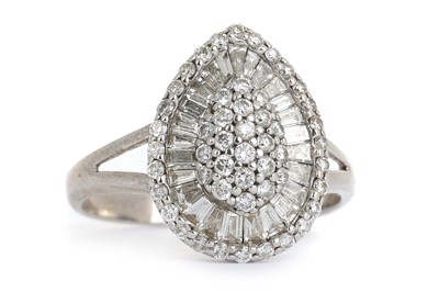 Lot 522 - DIAMOND DRESS RING