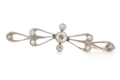 Lot 464 - DIAMOND BAR BROOCH