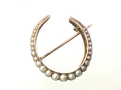 Lot 485 - VICTORIAN GOLD CRESCENT MOON BROOCH