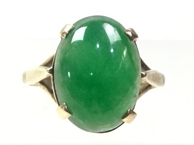 Lot 490 - GREEN HARDSTONE RING