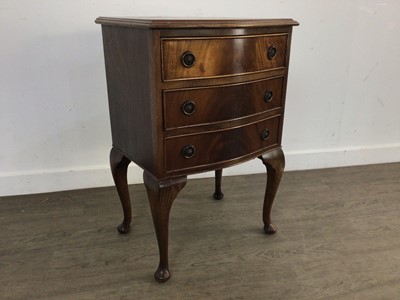Lot 595 - MAHOGANY BEDSIDE CHEST