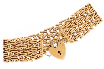 Lot 534 - GOLD BRACELET