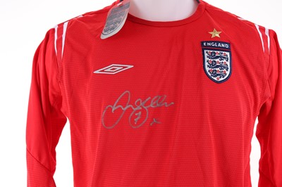 Lot 1800 - DAVID BECKHAM OF ENGLAND, SIGNED INTERNATIONAL JERSEY