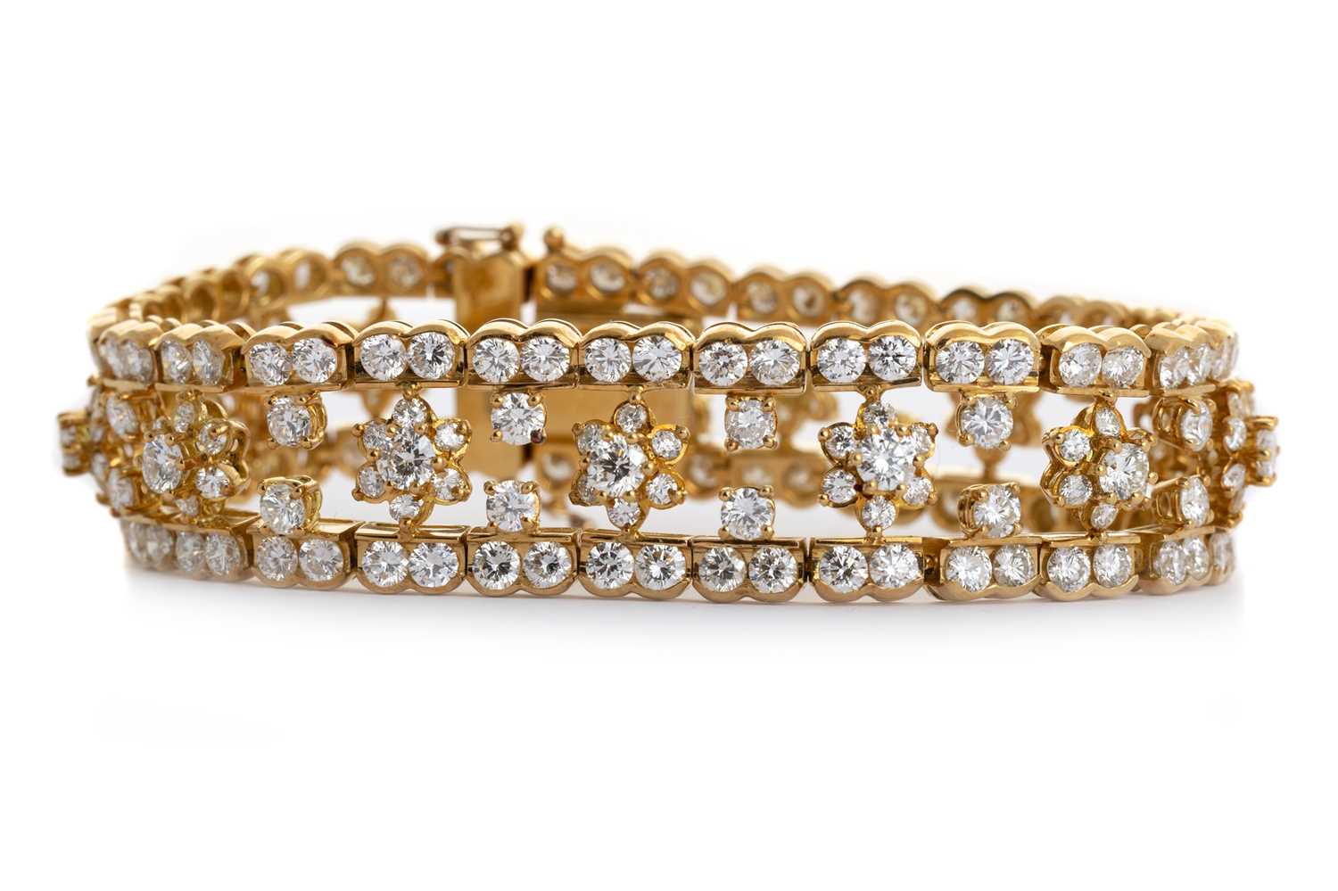 Lot 425 - DIAMOND BRACELET