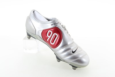 Lot 1811 - FERNANDO TORRES, SIGNED FOOTBALL BOOT