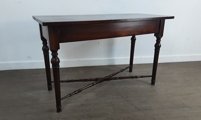 Lot 153 - VICTORIAN MAHOGANY CENTRE TABLE