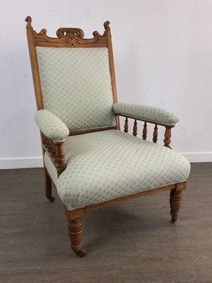 Lot 152 - VICTORIAN OAK ARMCHAIR