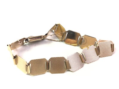 Lot 665 - GOLD BRACELET