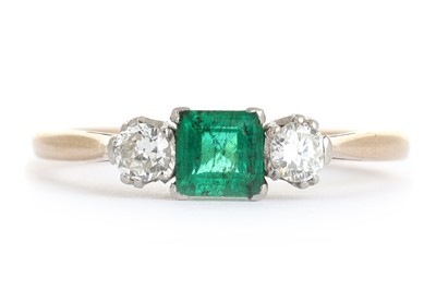 Lot 545 - EMERALD AND DIAMOND RING