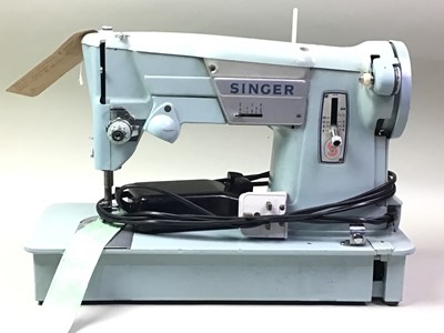Lot 718 - SINGER SEWING MACHINE