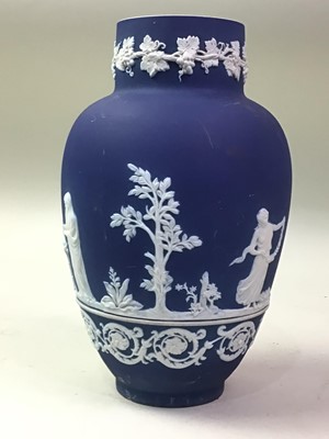 Lot 710 - TUNSTALL BLUE AND WHITE JASPERWARE VASE