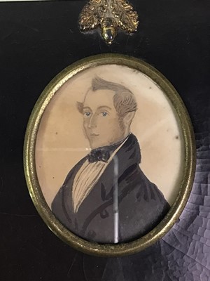 Lot 728 - MINIATURE PORTRAIT OF A GENTLEMAN