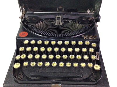 Lot 24 - VINTAGE TYPEWRITER