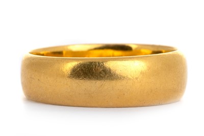 Lot 616 - TWENTY TWO CARAT GOLD WEDDING BAND