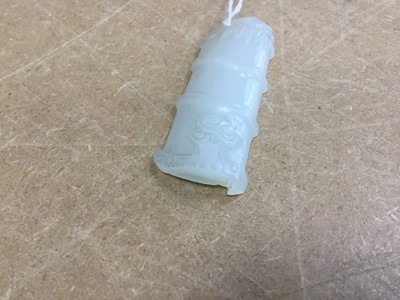 Lot 101 - CHINESE JADE AMULET