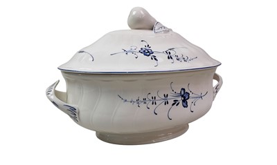 Lot 186 - VILLEROY & BOCH TUREEN WITH LID