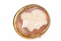 Lot 11 - FINE VICTORIAN CAMEO BROOCH set with an oval...
