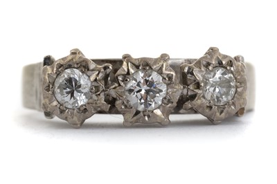 Lot 639 - DIAMOND THREE STONE RING