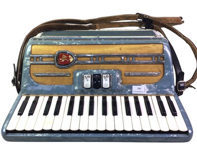 Lot 181 - CRUCIANELLI 60 BASS ACCORDION