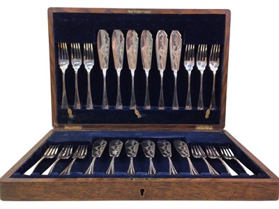 Lot 138 - OAK CANTEEN OF SILVER PLATED FISH CUTLERY