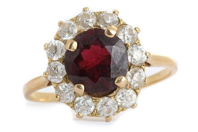 Lot 568 - GARNET AND DIAMOND RING