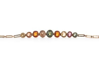 Lot 583 - GEM SET BRACELET