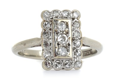 Lot 584 - ART DECO DIAMOND RING