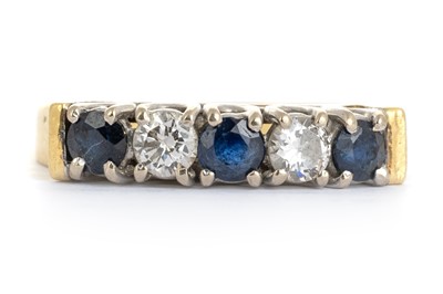 Lot 586 - SAPPHIRE AND DIAMOND RING