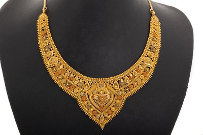 Lot 592 - SUITE OF GOLD JEWELLERY