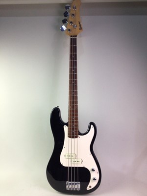 Lot 333 - STARMAKER ELECTRIC BASS GUITAR