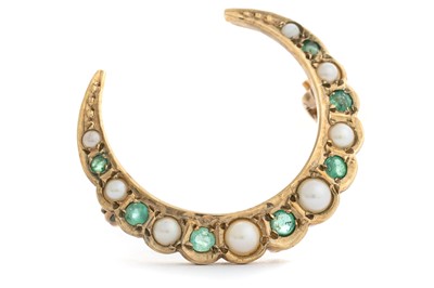 Lot 598 - EMERALD AND SEED PEARL CRESCENT MOON BROOCH