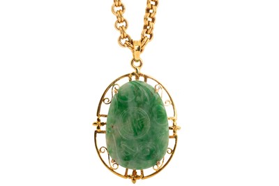 Lot 606 - CARVED JADE PENDANT ON CHAIN