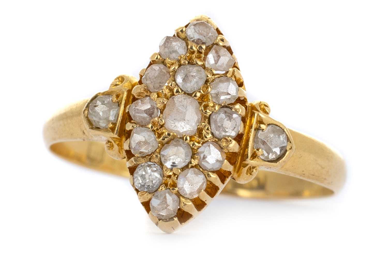 Lot 614 - DIAMOND DRESS RING