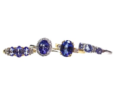 Lot 422 - FOUR DIAMOND AND COLOURED STONE DRESS RINGS