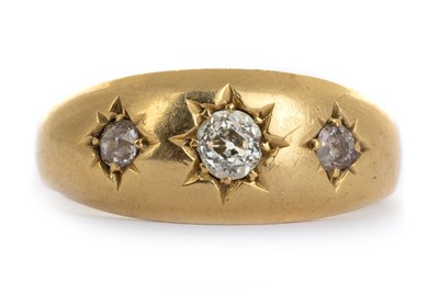 Lot 617 - DIAMOND GYPSY RING