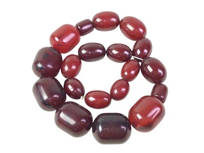 Lot 377 - BAKELITE NECKLACE