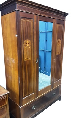 Lot 440 - EDWARDIAN MAHOGANY TWO PIECE BEDROOM SUITE