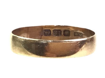 Lot 548 - WEDDING RING