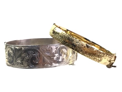 Lot 549 - SILVER BANGLE