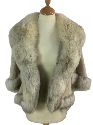 Lot 592 - FUR CAPE