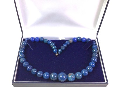 Lot 611 - LAPIS LAZULI GRADUATED BEAD NECKLACE