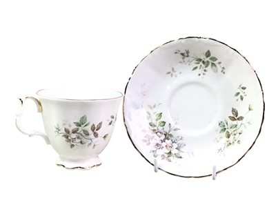 Lot 680 - ROYAL ALBERT TEA AND DINNER SERVICE