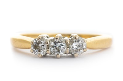 Lot 642 - DIAMOND THREE STONE RING