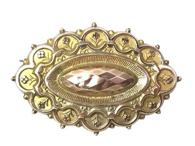 Lot 723 - VICTORIAN BROOCH