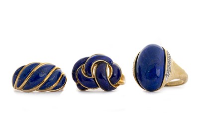 Lot 698 - LAPIS LAZULI AND DIAMOND RING