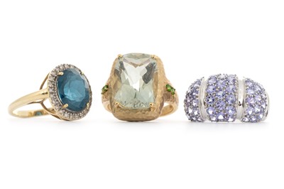 Lot 688 - GEMSTONE AND DIAMOND CLUSTER RING